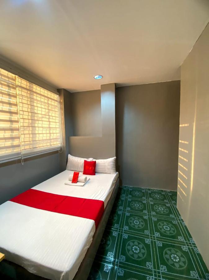 Oyo 104 Manila Venetian Hotel Exterior photo