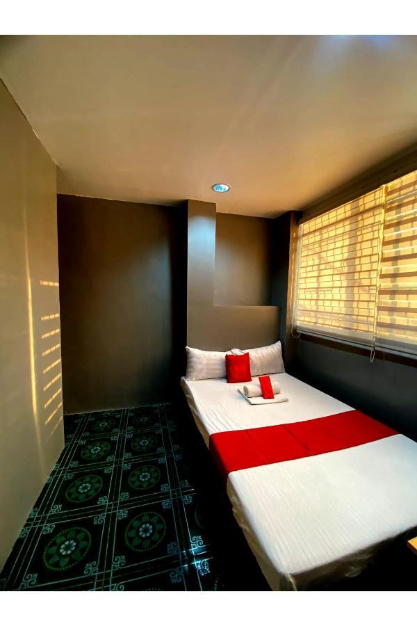 Oyo 104 Manila Venetian Hotel Exterior photo
